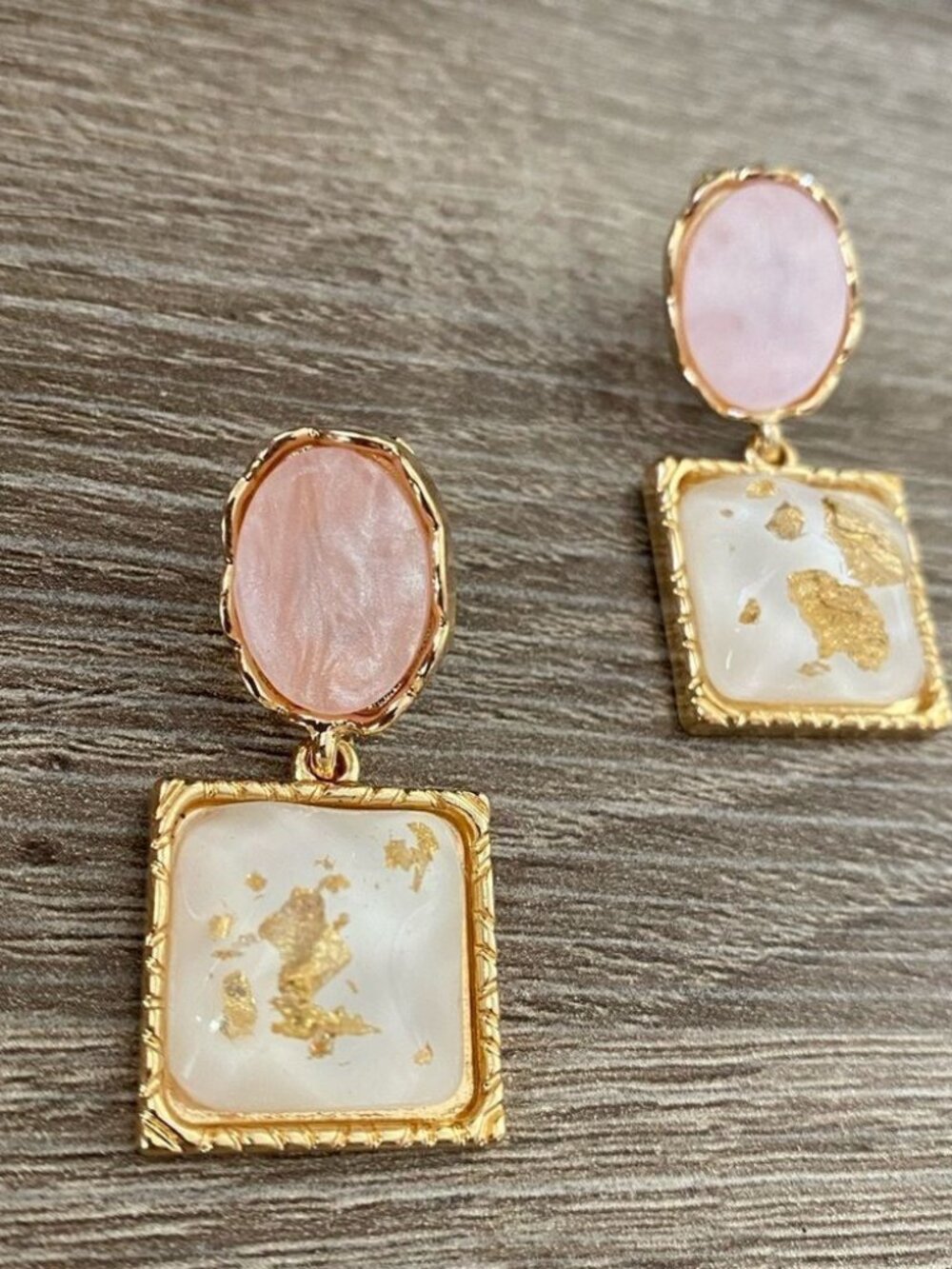 Vintagestyle clip on earringsM122